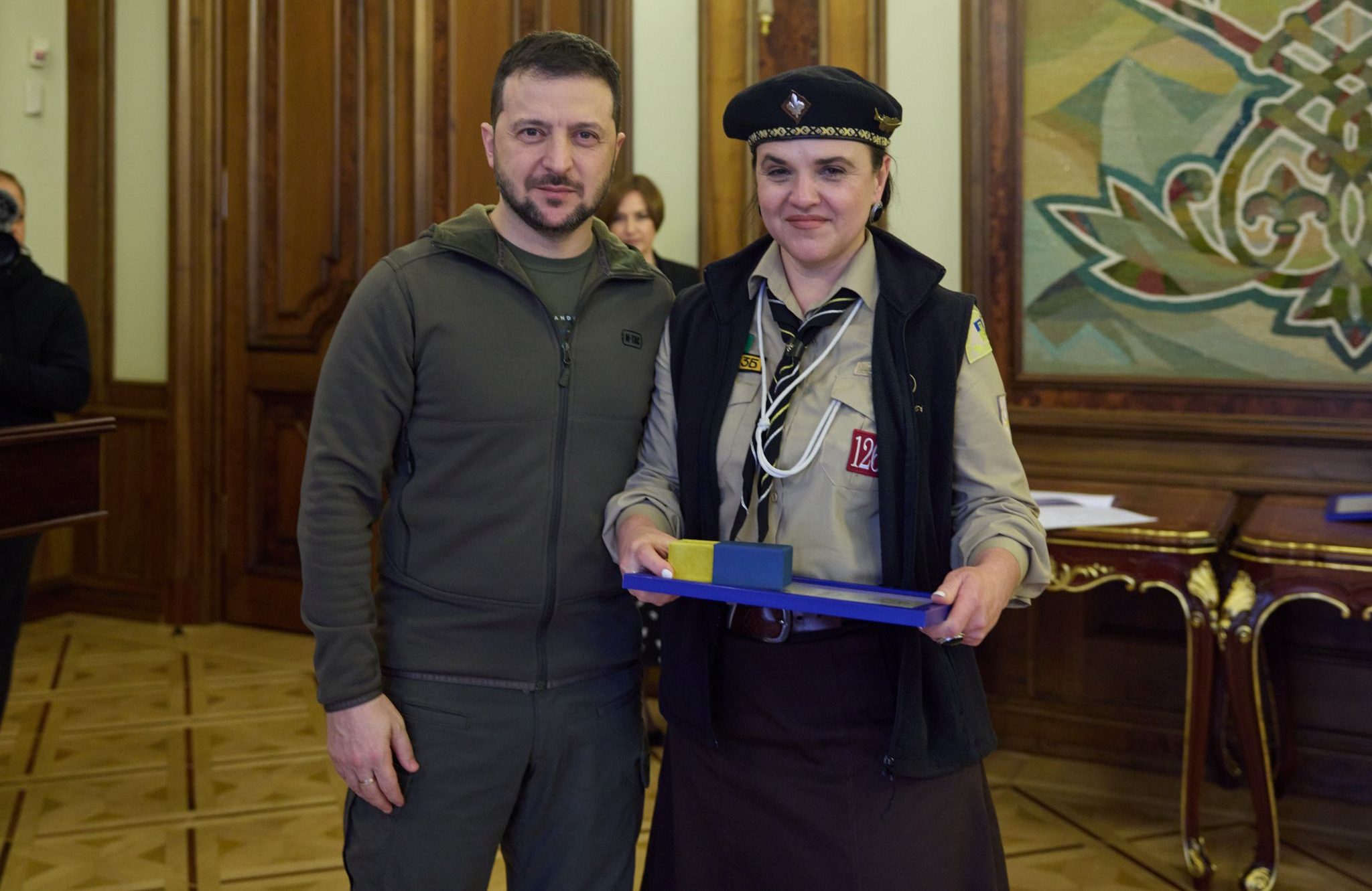 Volodymyr Zelenskyy awarded the Plast member with the “Golden Heart”