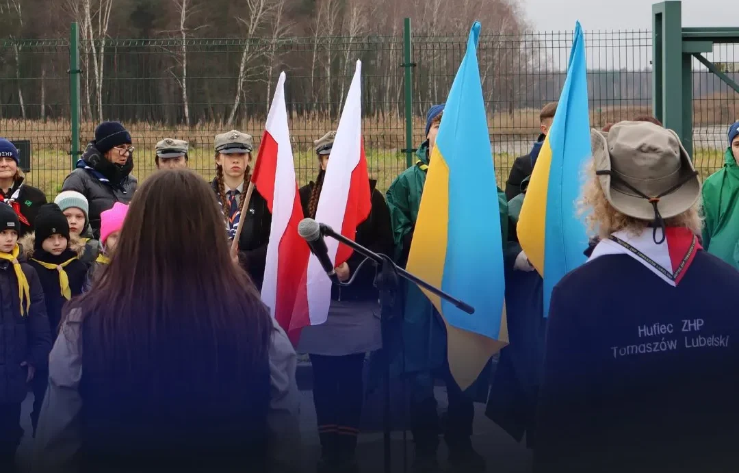 Passing the Peace Light of Bethlehem with Polish Scouts